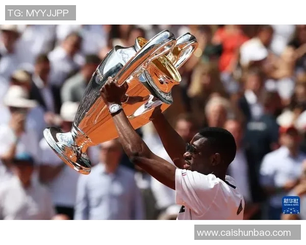 登贝莱在球场上的华丽表现与未来发展潜力的深度分析与展望